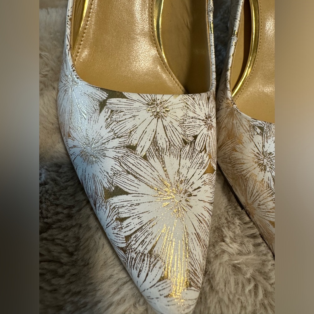Michael Kors white and gold heels! - Picture 6 of 7